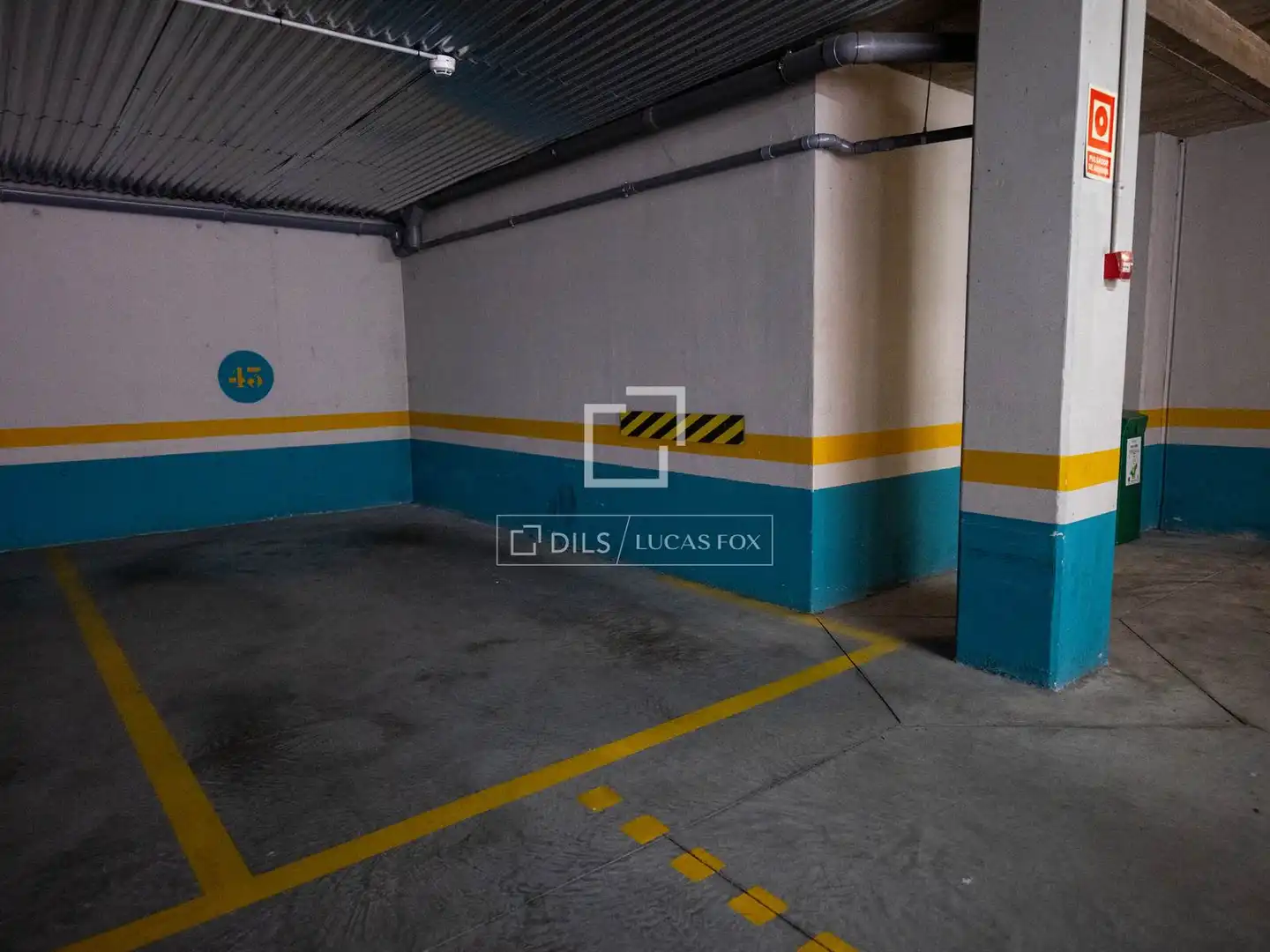 Parking of Flat for rent in Madrid  with Air Conditioner, Heating and Private garden