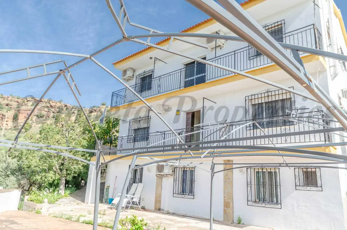 Casa rústica con terraza en venta en Comares