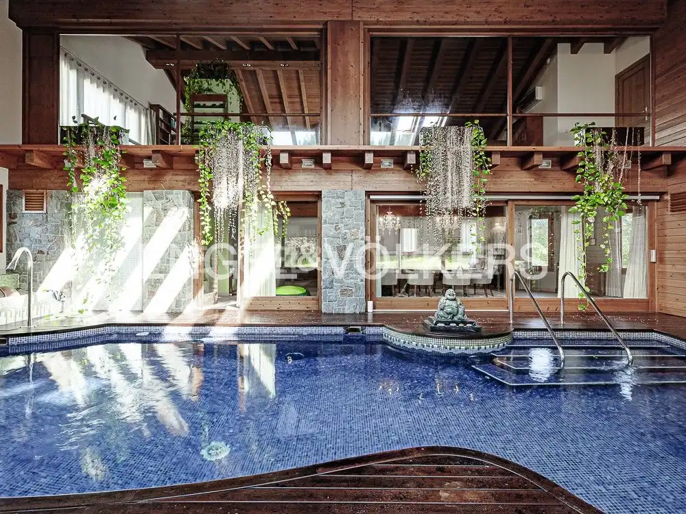 Schwimmbecken von Country house zum Verkauf in Seva mit Klimaanlage, Heizung und Privatgarten