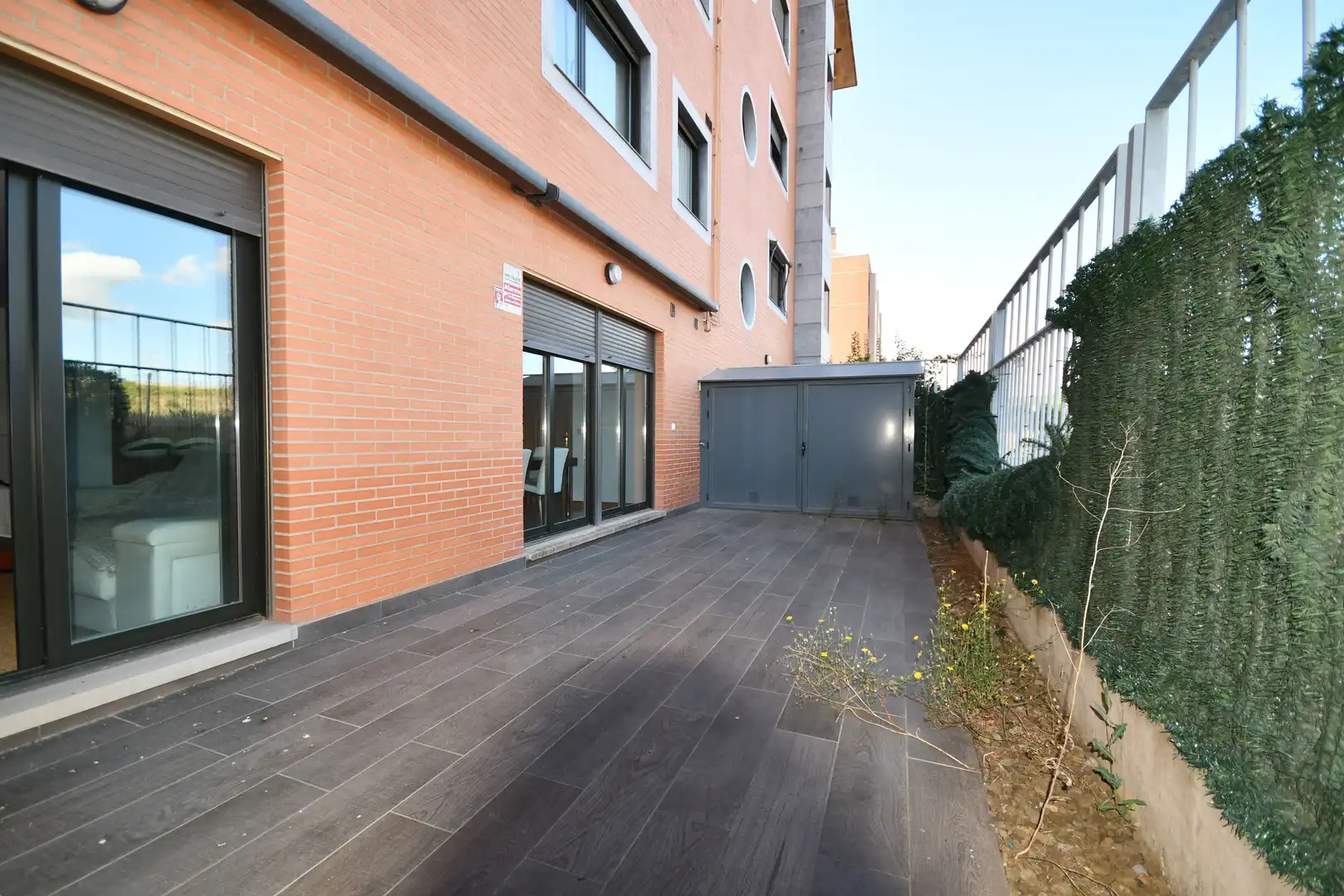 Außenansicht von Erdgeschoss zum Verkauf in Lardero mit Klimaanlage, Heizung und Terrasse