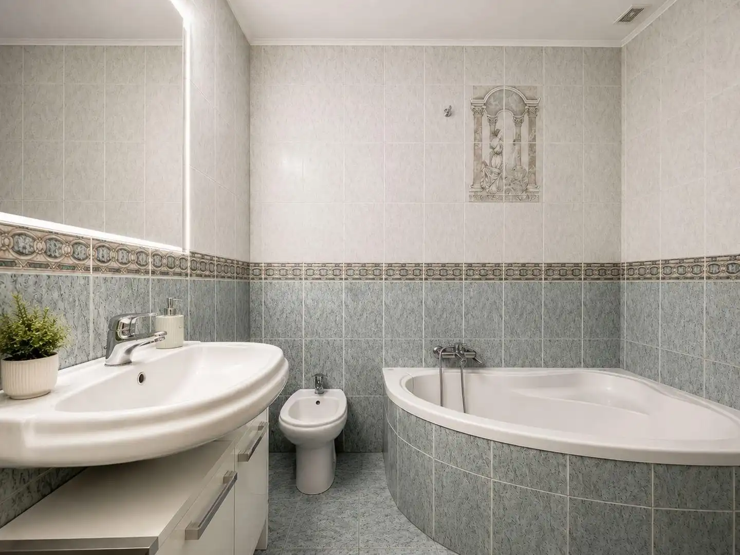 Bathroom of Flat for rent in Maracena  with Air Conditioner, Heating and Terrace