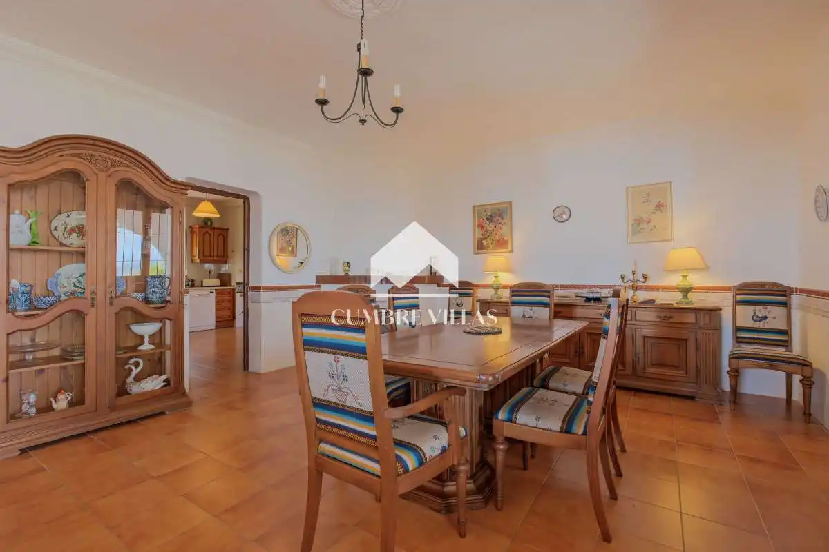 Menjador de Casa o xalet en venda en Nerja amb Jardí privat i Terrassa