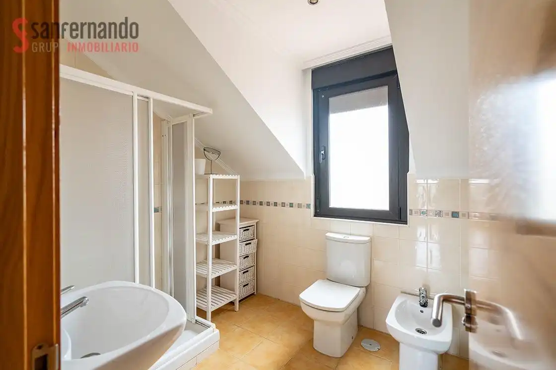 Baño de Ático en venta en Suances con Calefacción y Terraza