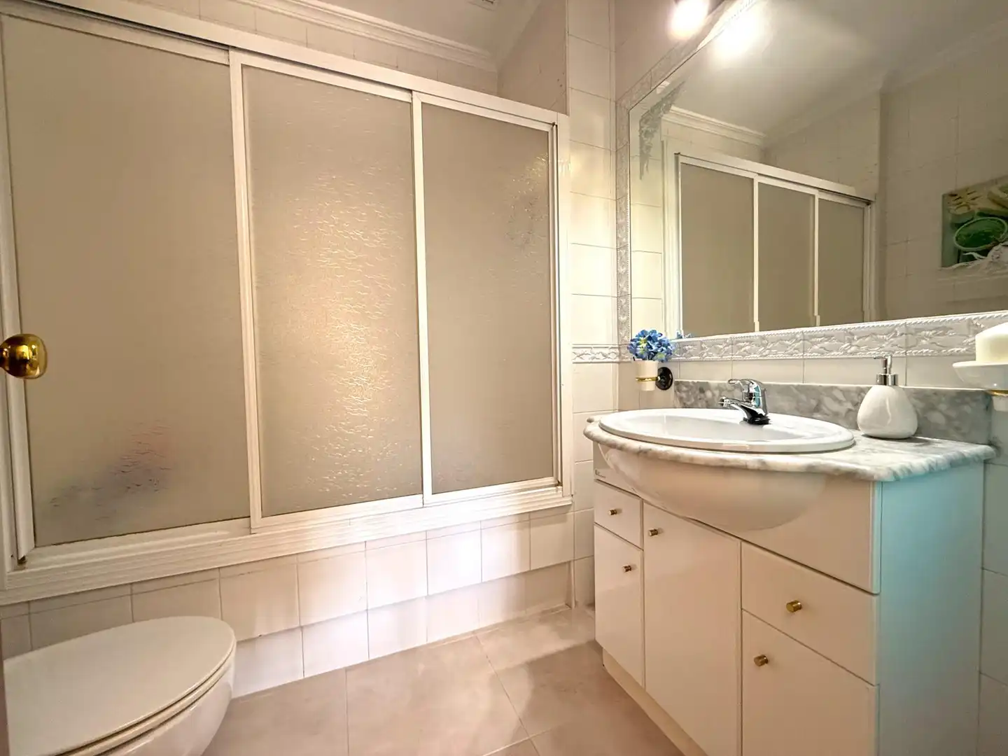 Baño de Casa adosada en venta en Tomares con Jardín privado