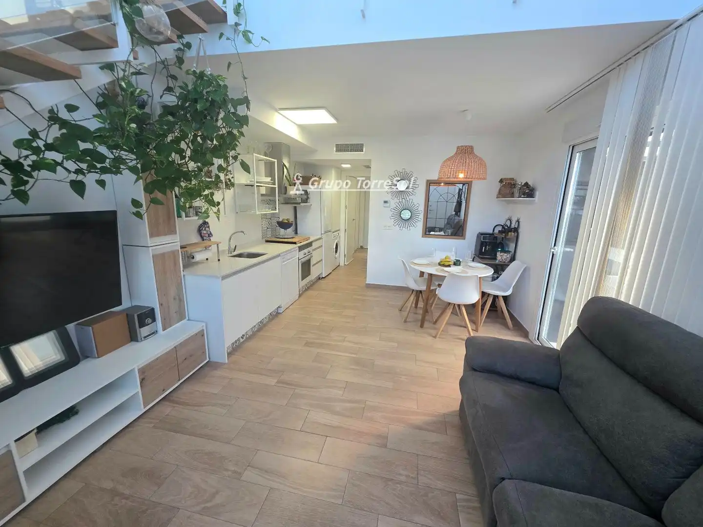 Casa aparellada amb piscina en venda a Chipre, imagen 4