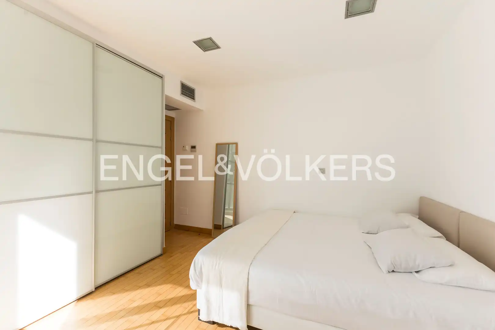 Habitación de Casa o chalet en venta en Madrid con Aire acondicionado, Calefacción y Jardín privado