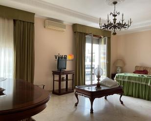 Living room of Flat for sale in  Sevilla Capital  with Air Conditioner, Heating and Parquet flooring