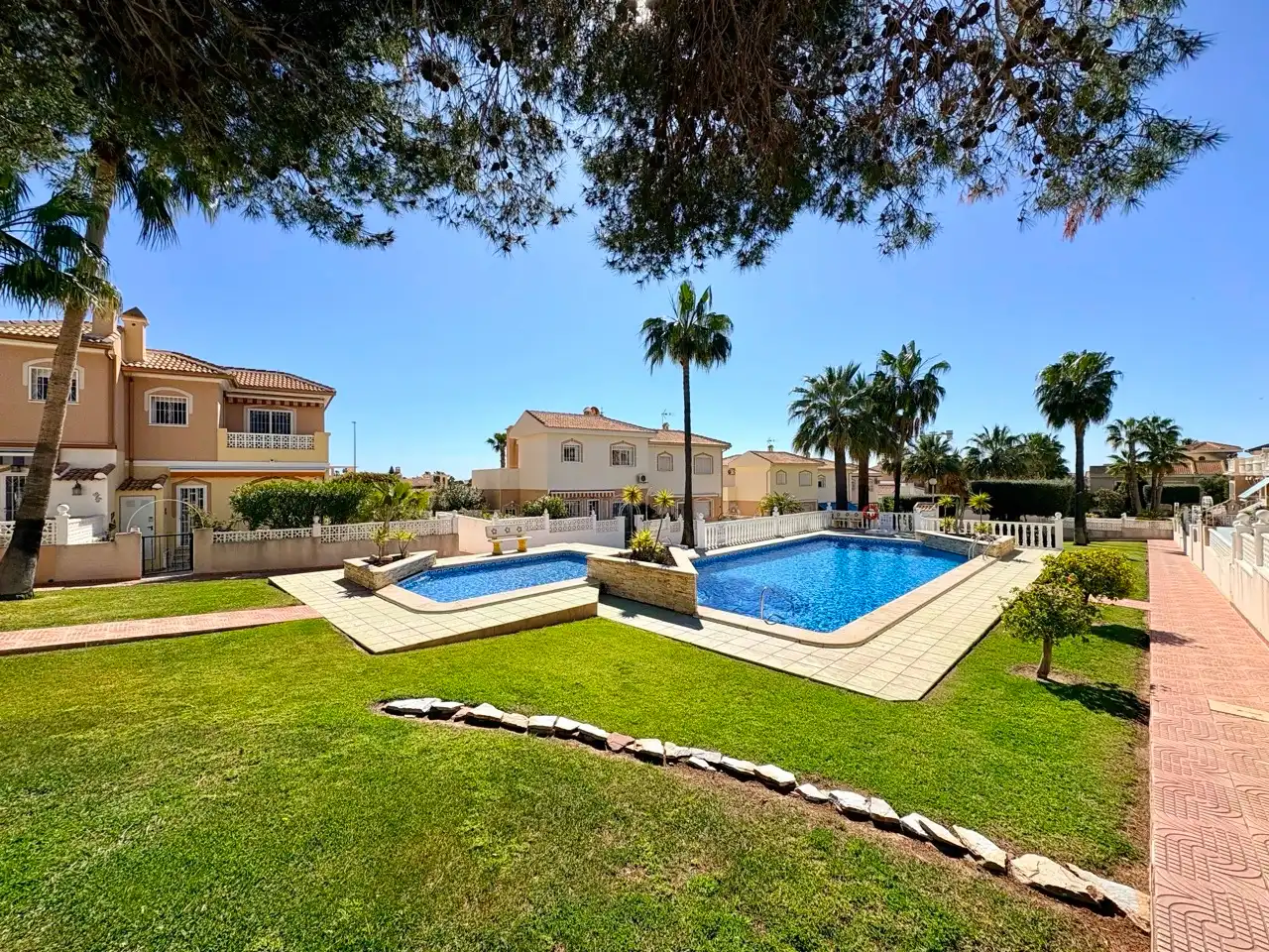 Piscina de Casa adosada en venta en Rojales con Amueblado