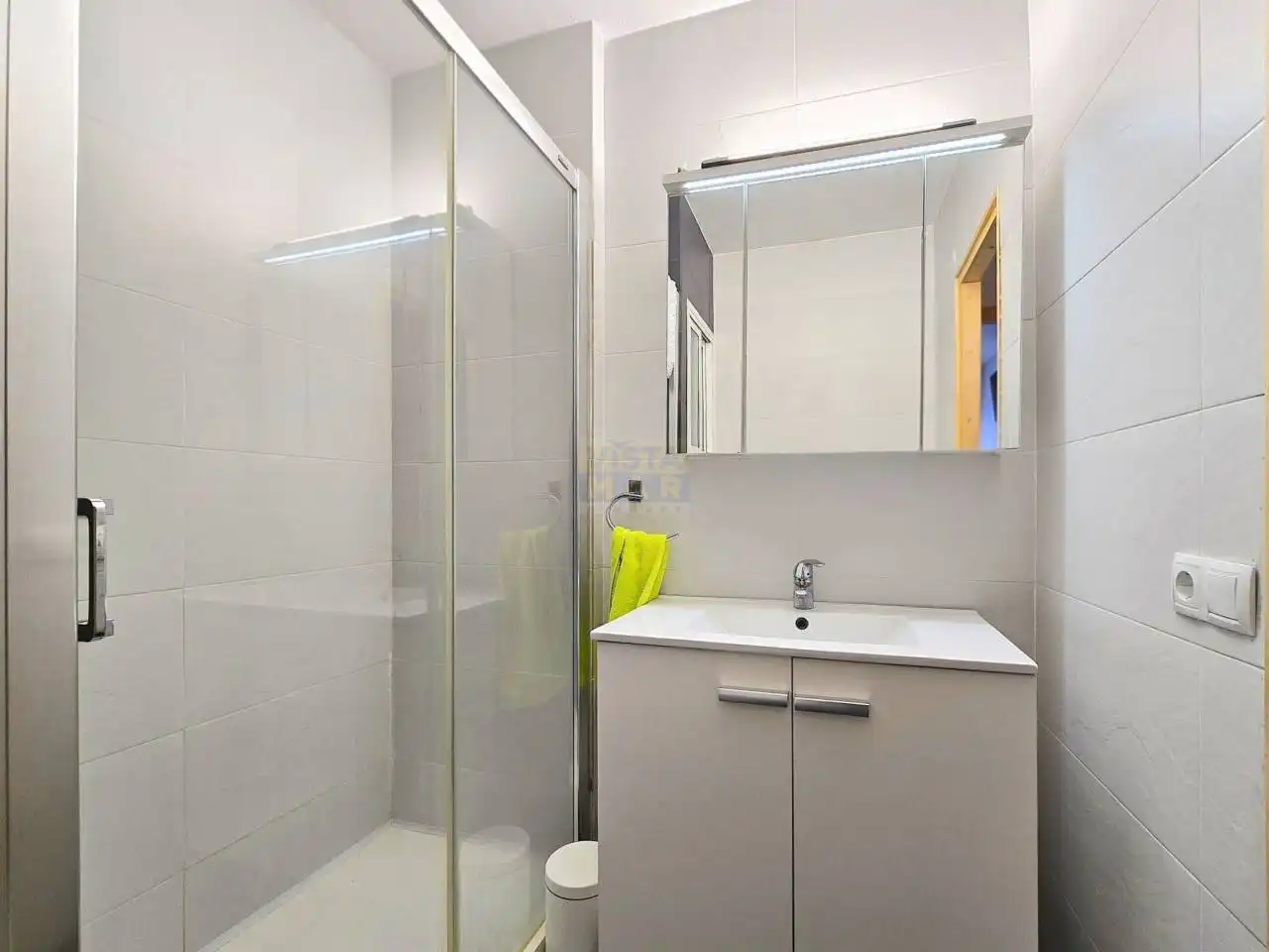 Bathroom of Flat for sale in Cubelles  with Air Conditioner, Heating and Terrace