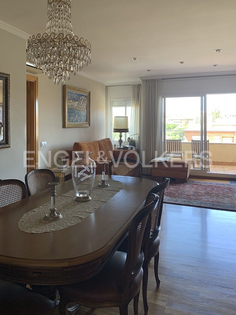 Menjador de Àtic de lloguer en Sant Cugat del Vallès amb Aire condicionat, Calefacció i Jardí privat