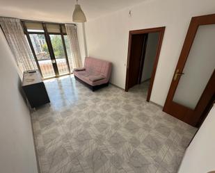 Sala d'estar de Pis en venda en Santa Coloma de Gramenet amb Balcó