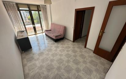 Sala d'estar de Pis en venda en Santa Coloma de Gramenet amb Balcó
