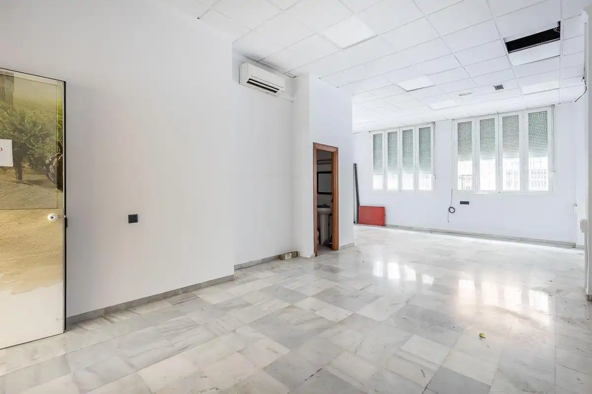 Local en venta en Granada con Aire acondicionado