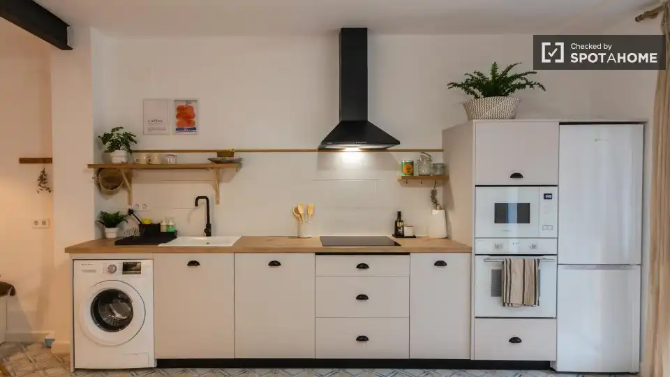 Kitchen of Flat for rent in Valencia  with Air Conditioner, Heating and Furnished