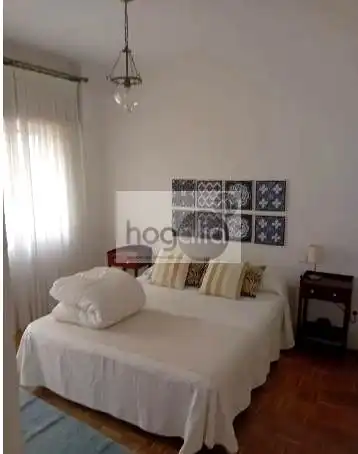 Schlafzimmer von Erdgeschoss zur Miete in Sevilla mit Klimaanlage, Terrasse und Möbliert