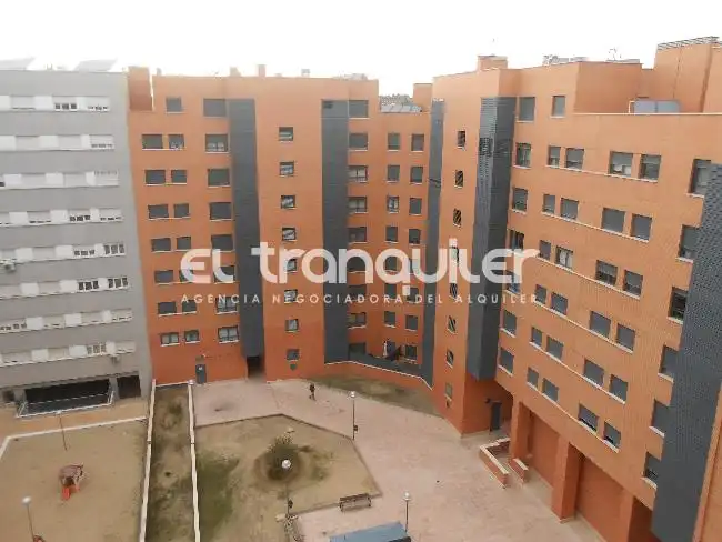 Vista exterior de Àtic de lloguer en Madrid amb Aire condicionat, Terrassa i Traster