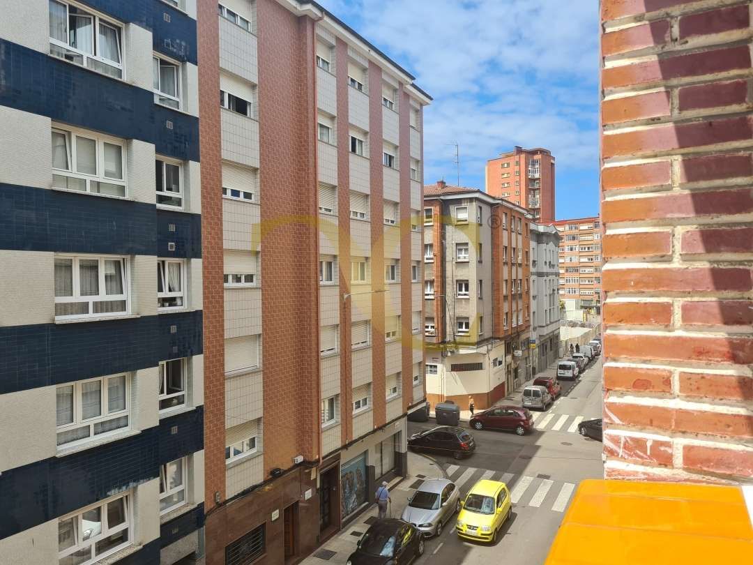 Vista exterior de Pis en venda en Gijón  amb Calefacció i Moblat