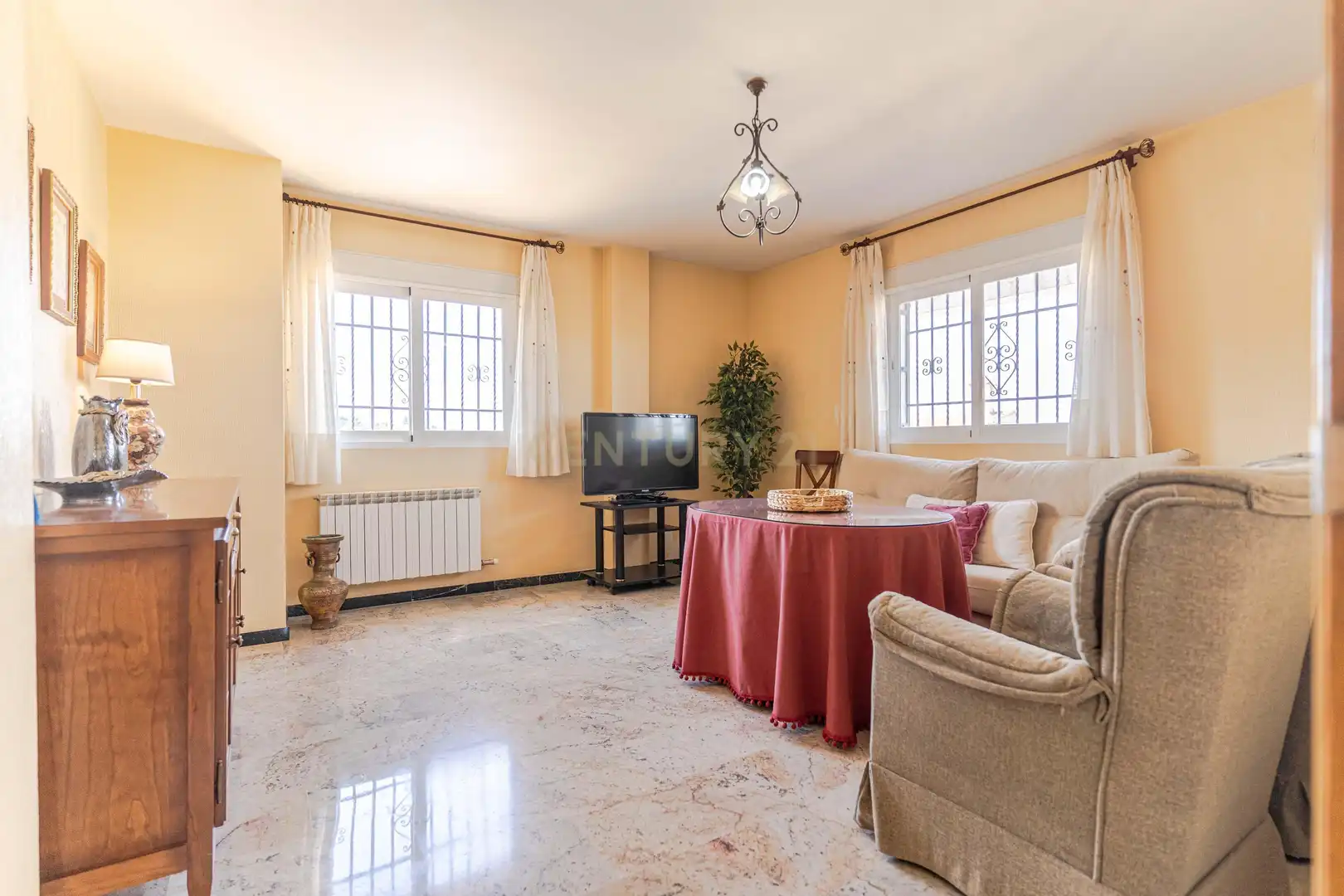 Sala d'estar de Casa o xalet en venda en Alfacar amb Jardí privat i Piscina