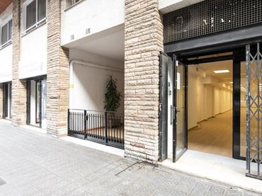 Local comercial en alquiler en Carrer de Còrsega 112