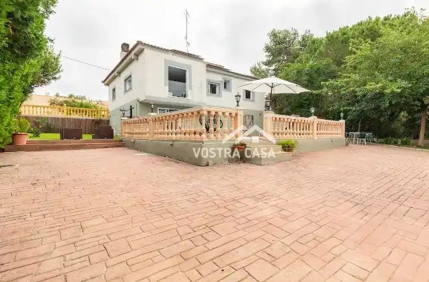 Vista exterior de Casa o xalet de lloguer en Torrent amb Jardí privat i Piscina