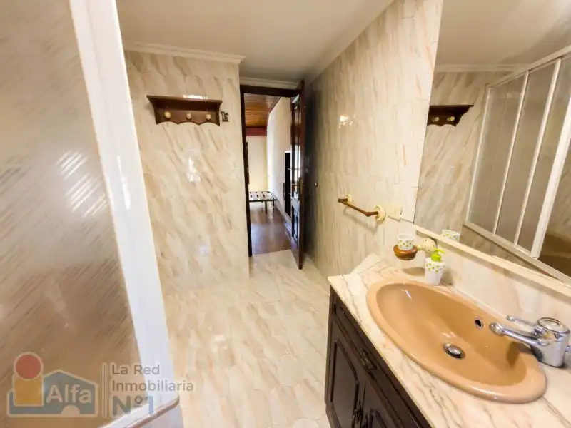 Baño de Casa adosada en venta en Vigo  con Calefacción, Jardín privado y Amueblado