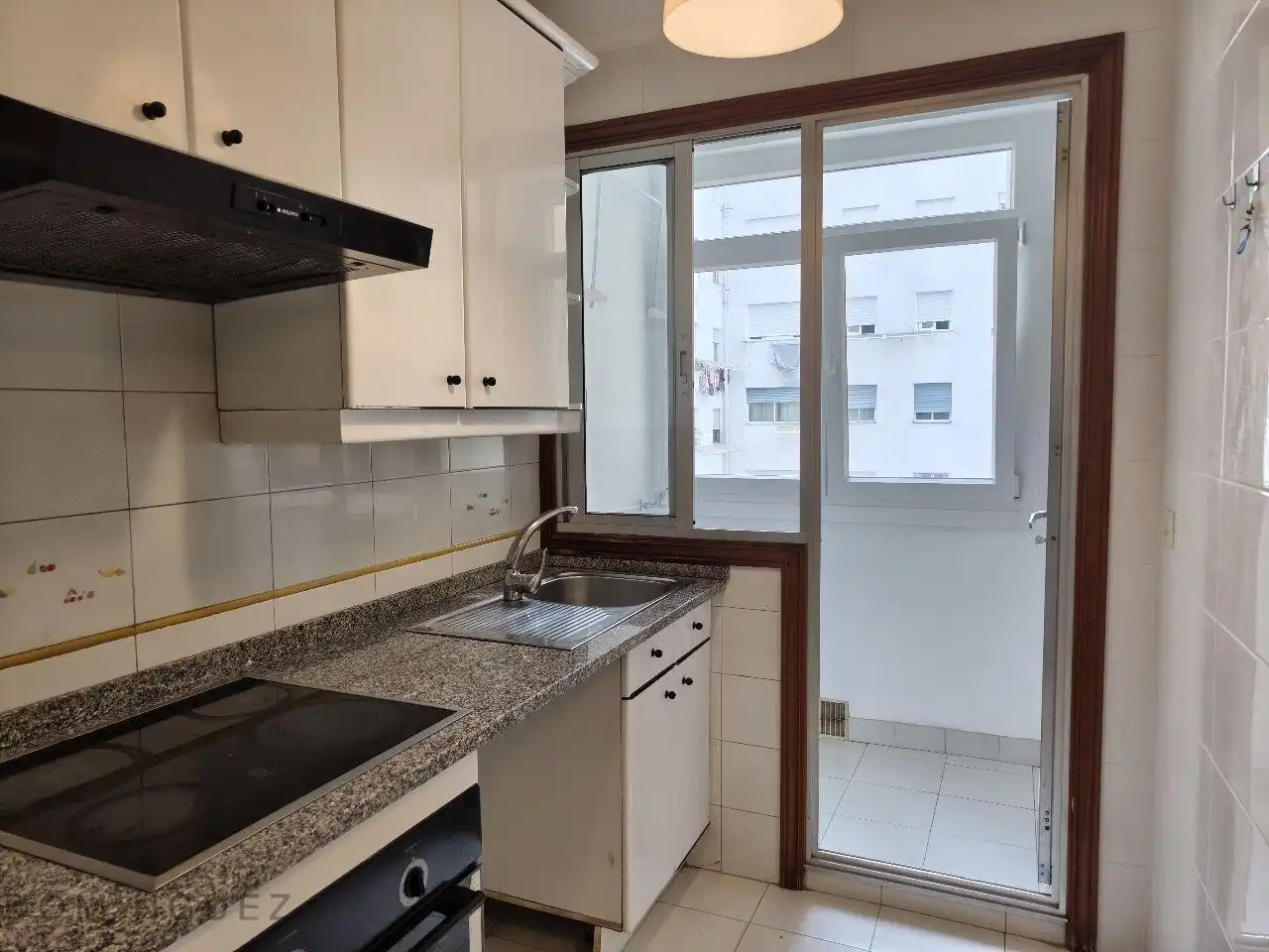Cocina de Piso de alquiler en Vigo  con Calefacción, Terraza y Trastero