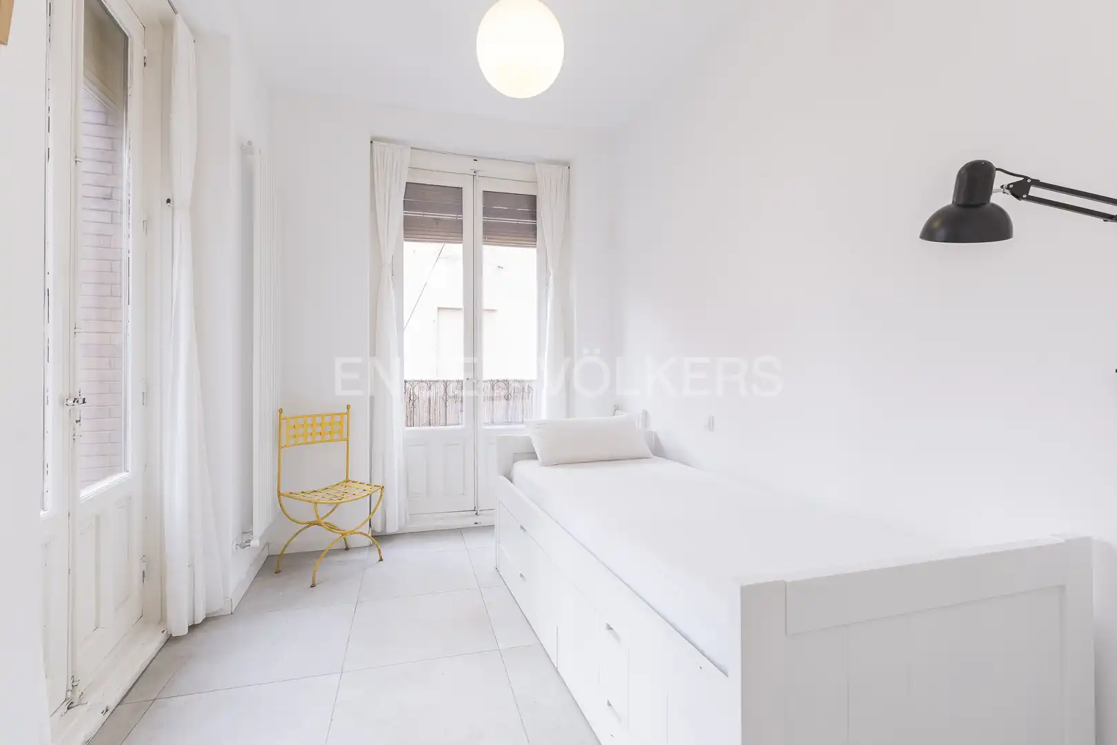 Bedroom of Flat for rent in Madrid  with Air Conditioner, Heating and Furnished