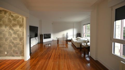 Foto 2 de Casa adosada en venta en Calle Calle de Landatxueta, Loiu, Bizkaia