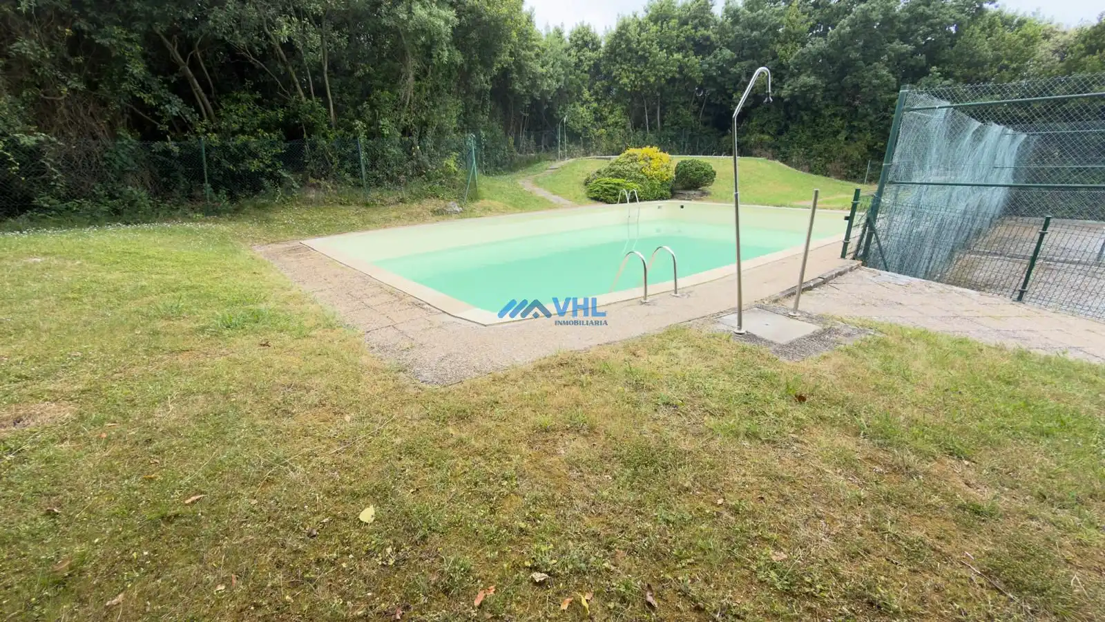 Piscina de Piso de alquiler en Castro-Urdiales con Calefacción, Terraza y Amueblado
