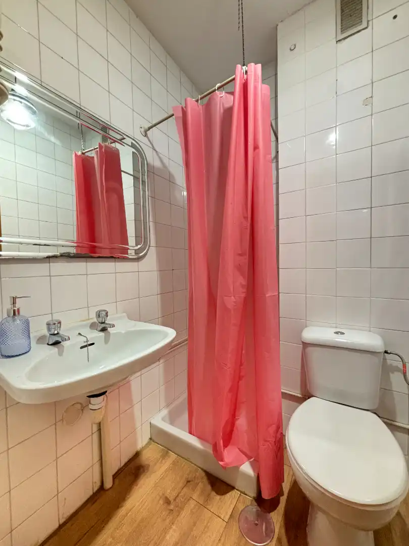Baño de Piso en venta en Santiago de Compostela  con Calefacción, Trastero y Amueblado