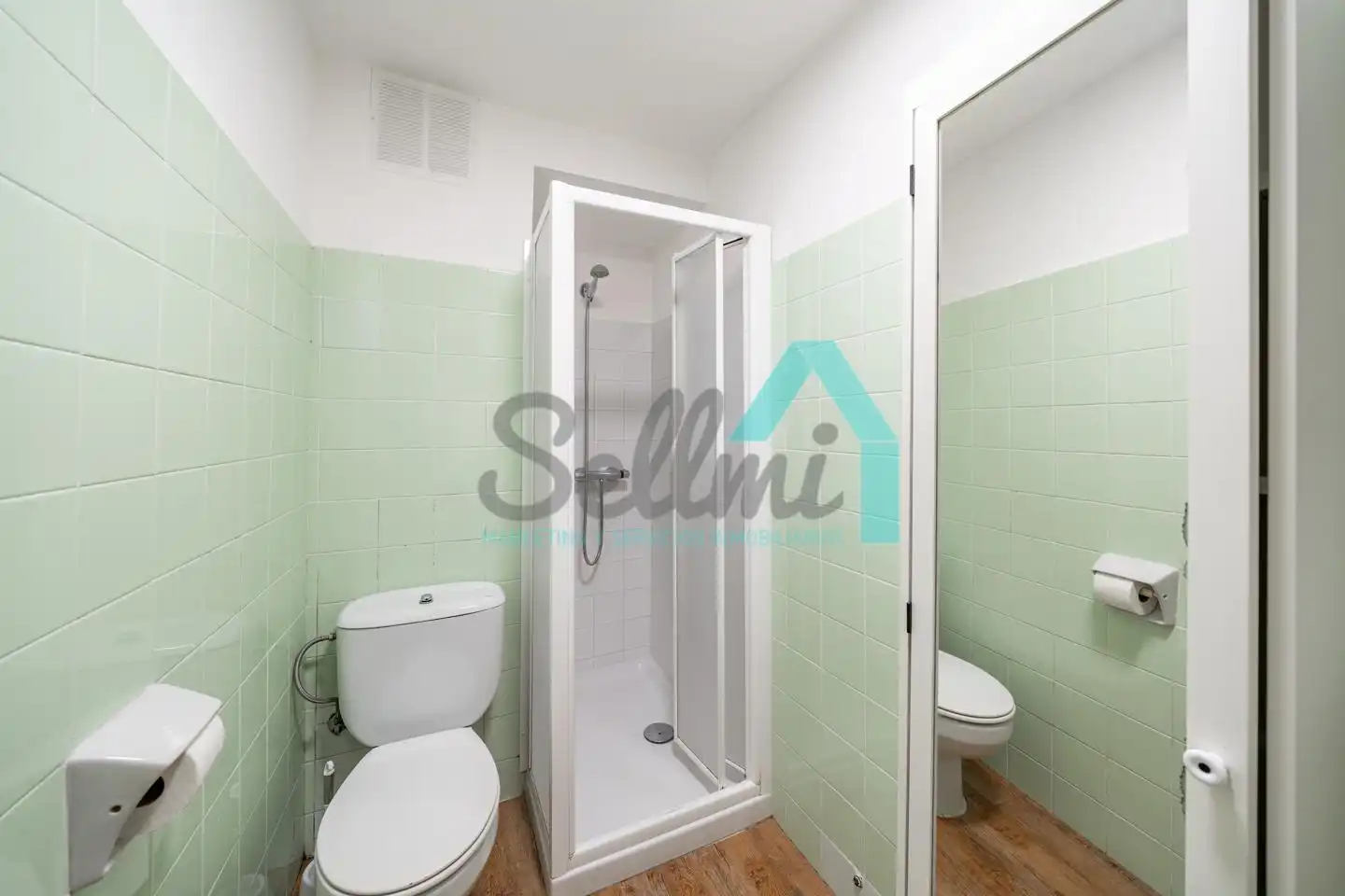 Bathroom of Flat for rent in Gijón   with Heating, Terrace and Furnished
