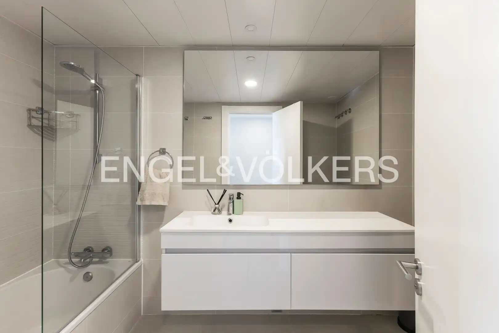 Baño de Ático en venta en Madrid con Aire acondicionado, Calefacción y Terraza
