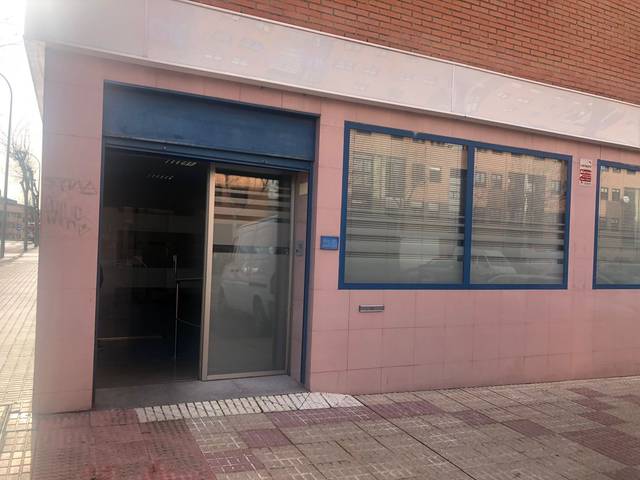 Local comercial en Alquiler en Calle Borneo, 34 en Rollo - Puente Ladrillo