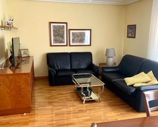 Sala d'estar de Casa adosada en venda en Lodosa amb Jardí privat i Terrassa