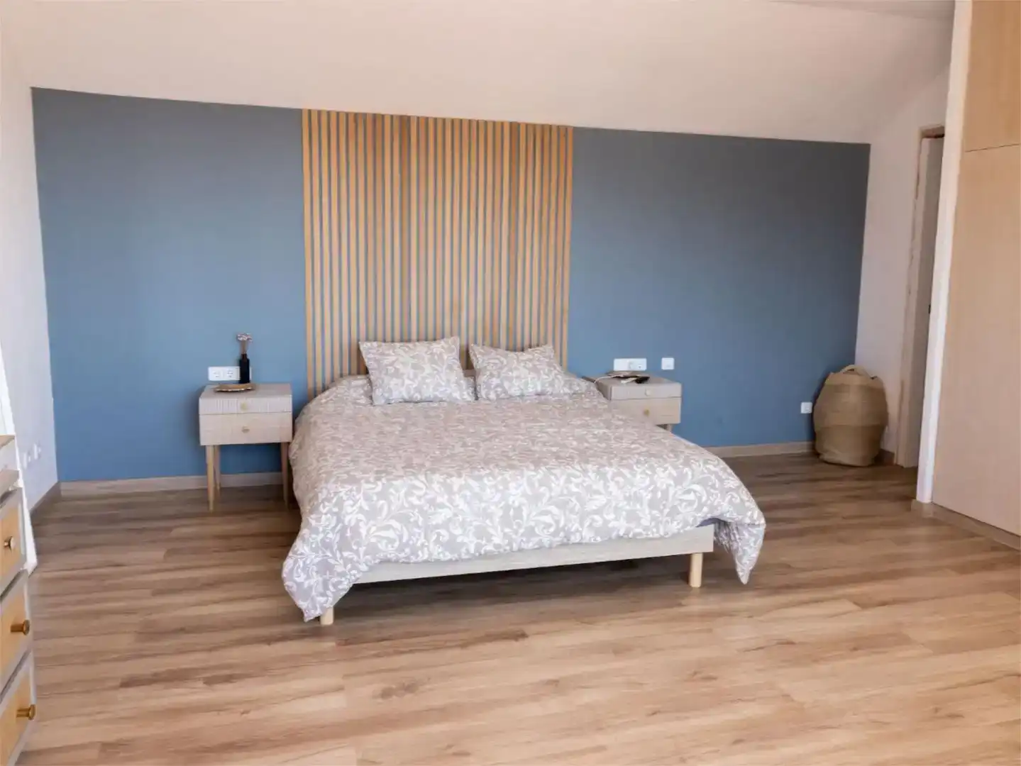 Dormitori de Casa o xalet en venda en Corbera de Llobregat amb Piscina i Balcó