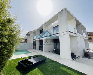 Vista exterior de Casa o xalet en venda en Talavera de la Reina amb Terrassa i Piscina