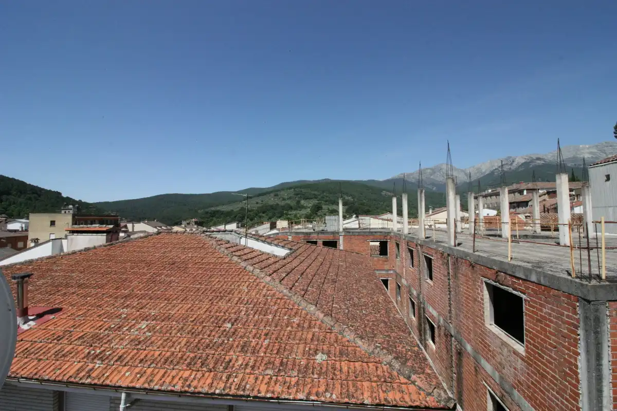 Vista exterior de Piso en venta en Arenas de San Pedro con Calefacción, Terraza y Amueblado