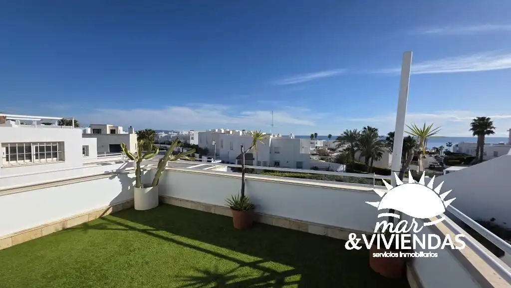 Vista exterior de Casa o xalet en venda en Mojácar amb Aire condicionat, Calefacció i Jardí privat