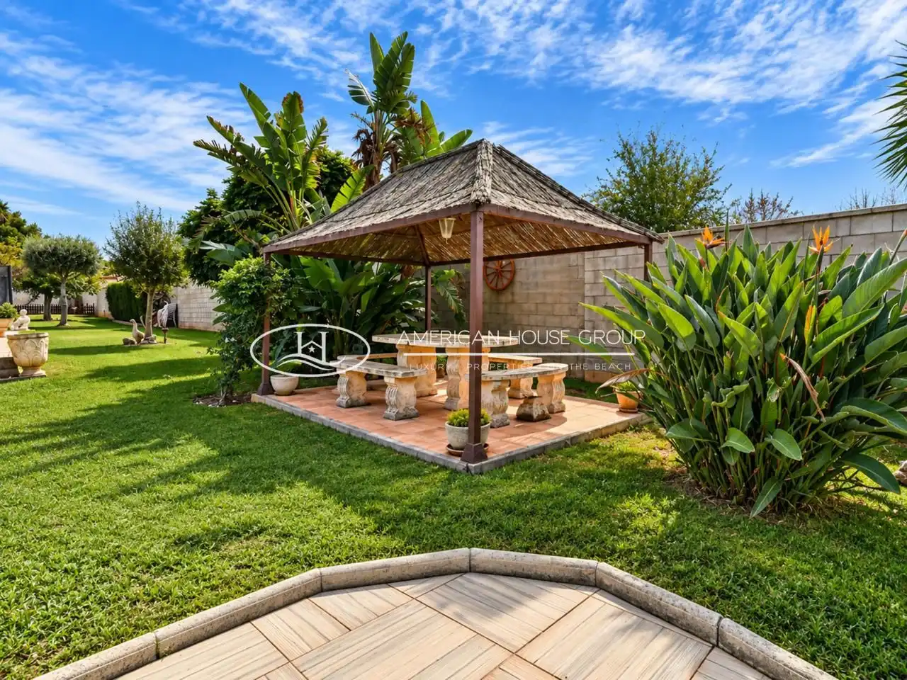 Terrassa de Casa o xalet en venda en Chiclana de la Frontera amb Aire condicionat, Jardí privat i Traster