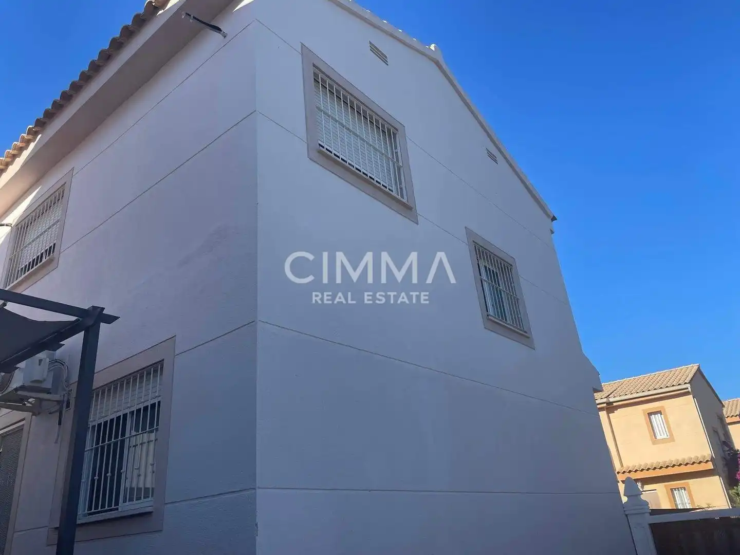 Vista exterior de Casa o xalet en venda en Polop amb Aire condicionat i Traster