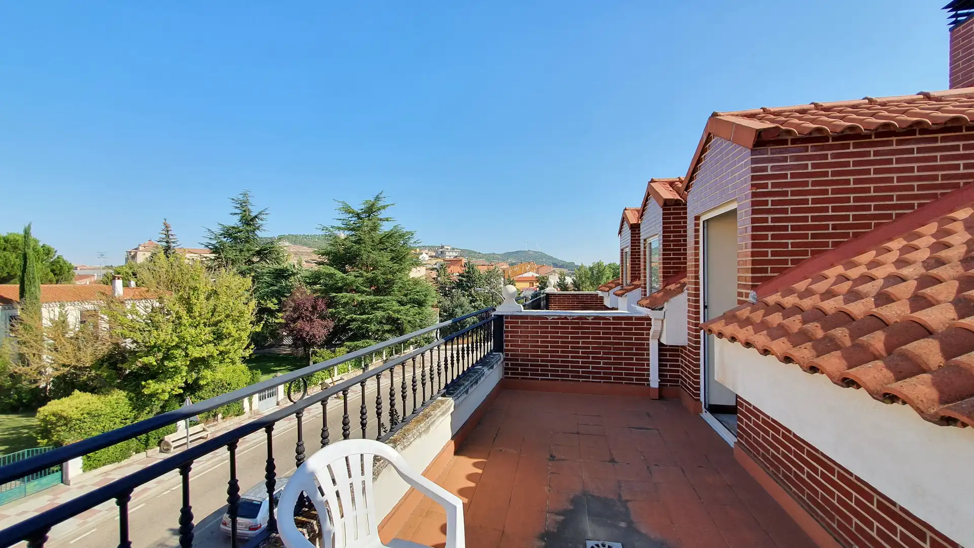 Terrassa de Casa adosada en venda en Dueñas amb Calefacció, Parquet i Terrassa