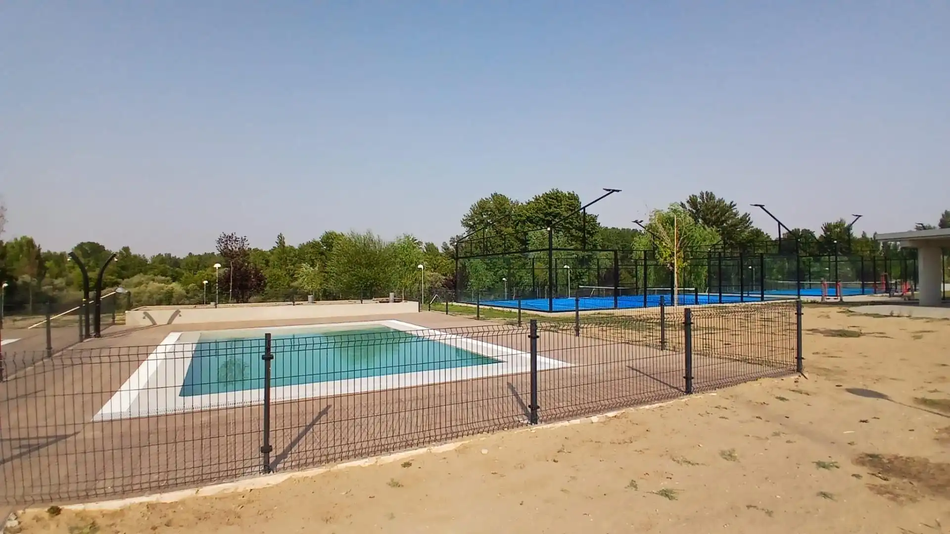 Piscina de Piso en venta en Santa Marta de Tormes con Calefacción, Terraza y Trastero