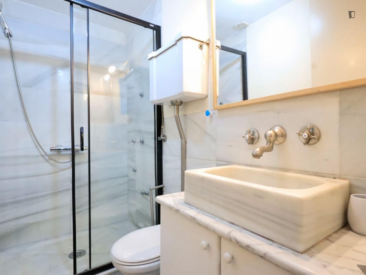 Bathroom of Apartment to rent in  Madrid Capital  with Furnished, Oven and Washing machine