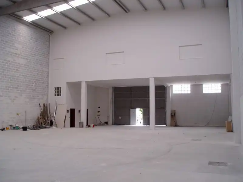 Nau industrial de lloguer en Almeiras