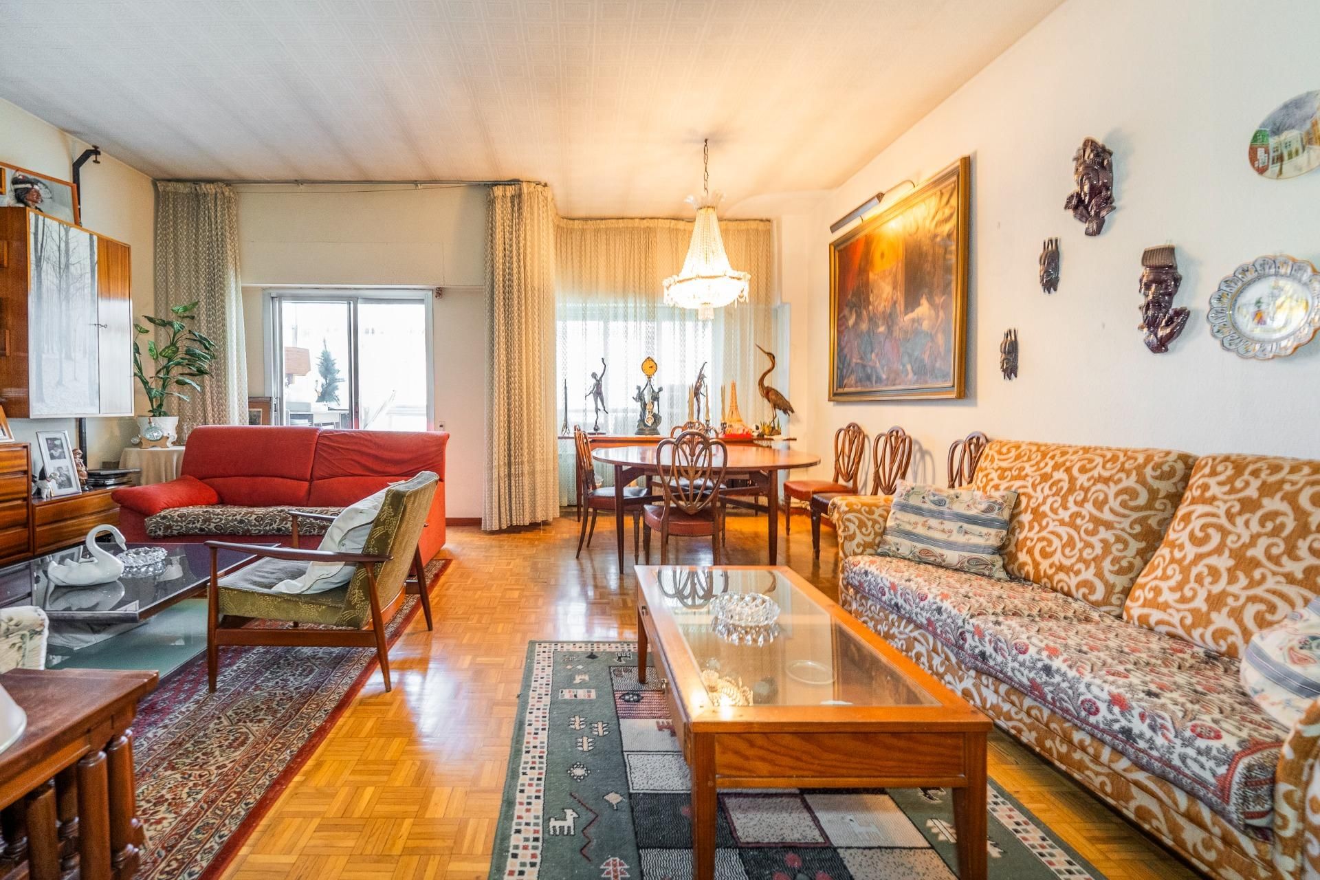 Living room of Flat for sale in  Madrid Capital  with Air Conditioner, Heating and Parquet flooring