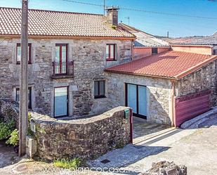 Vista exterior de Casa o xalet en venda en Vimianzo amb Balcó