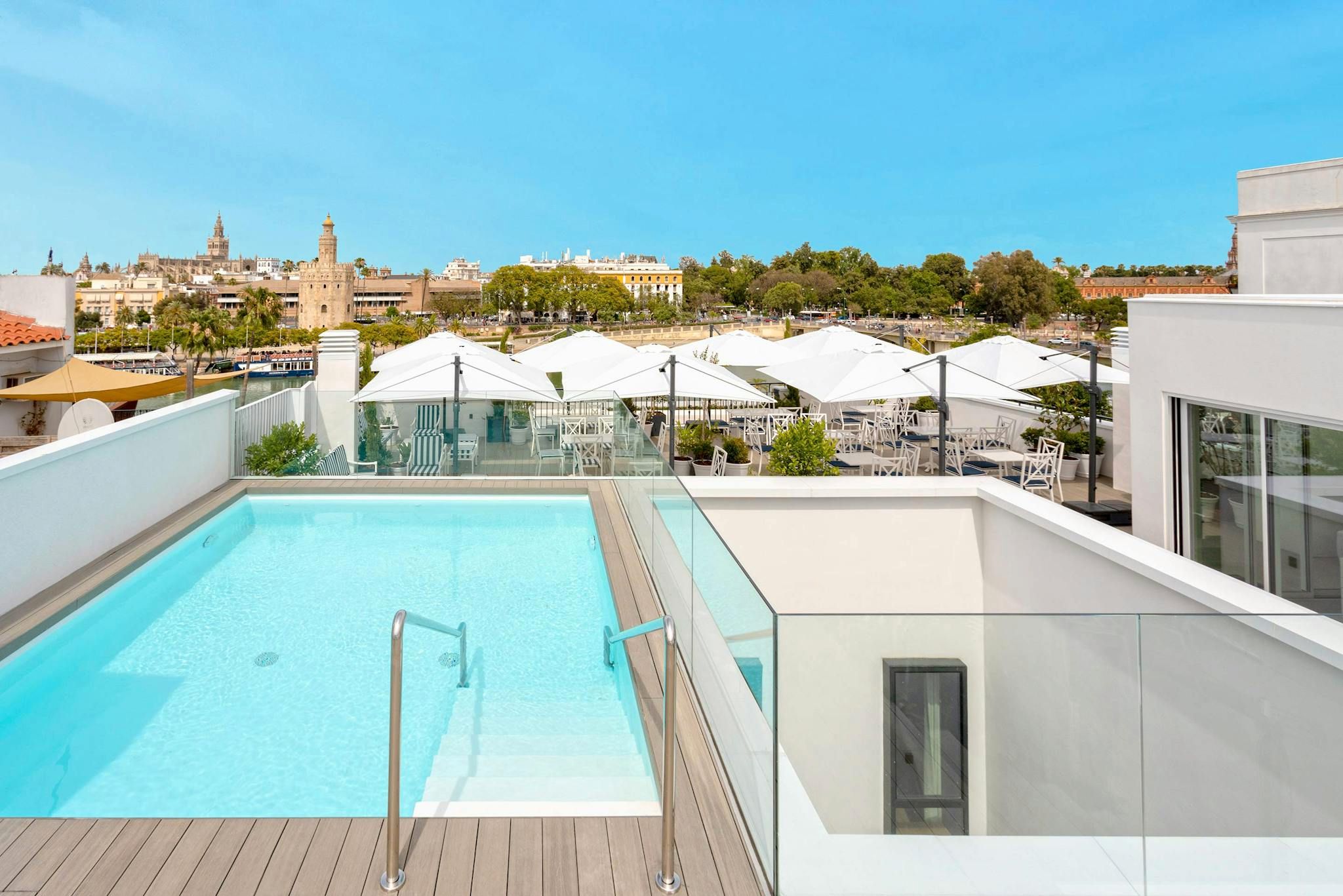Piscina de Pis de lloguer en  Sevilla Capital amb Aire condicionat, Calefacció i Rentadora
