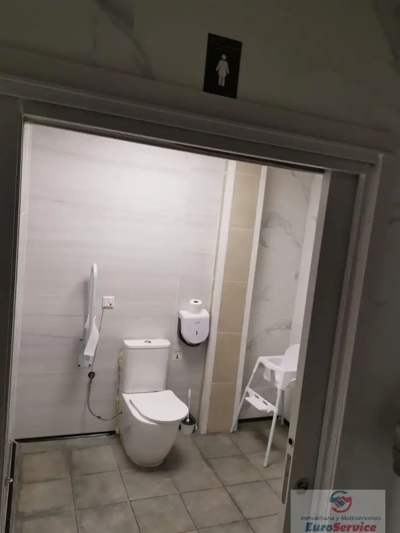 Baño de Local en venta en Valencia con Aire acondicionado y Amueblado