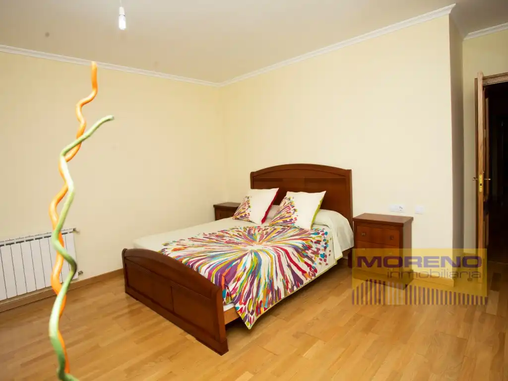 Dormitori de Casa o xalet en venda en Sarria