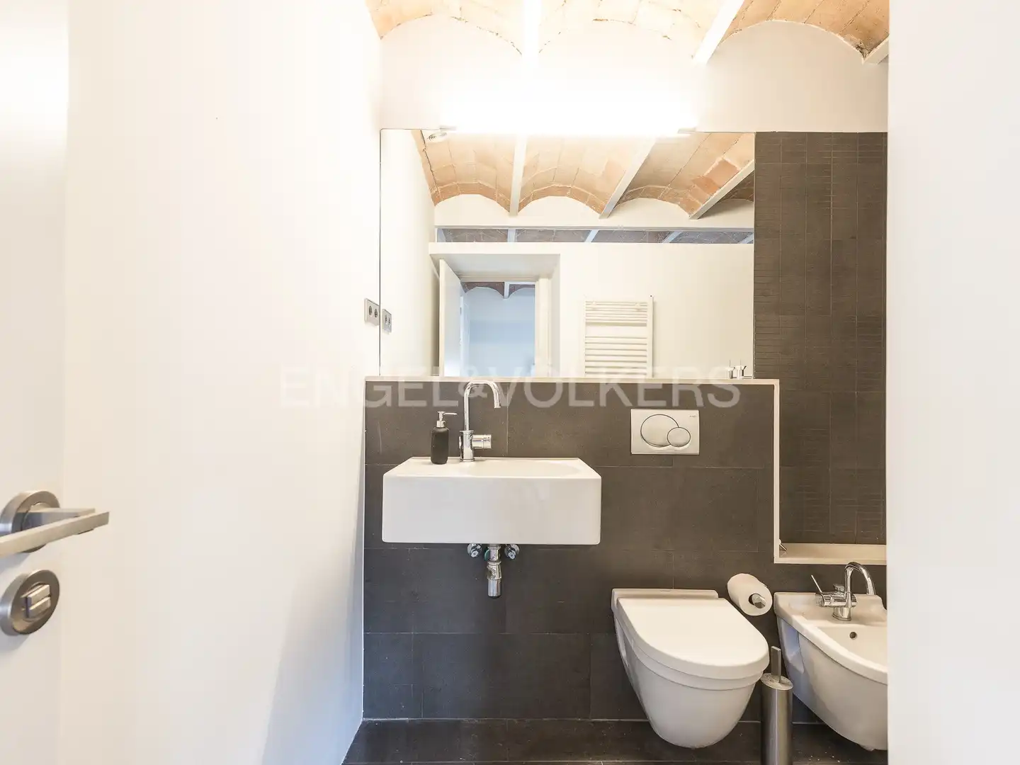 Badezimmer von Dachboden zur Miete in Barcelona mit Klimaanlage, Heizung und Parkett